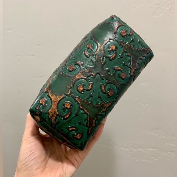 Handmade Genuine Leather Floral Embossed Kisslock Box Bag/Cosmetics case - Picture 13 of 16